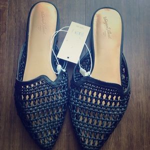 Universal Thread Woven Flats 7